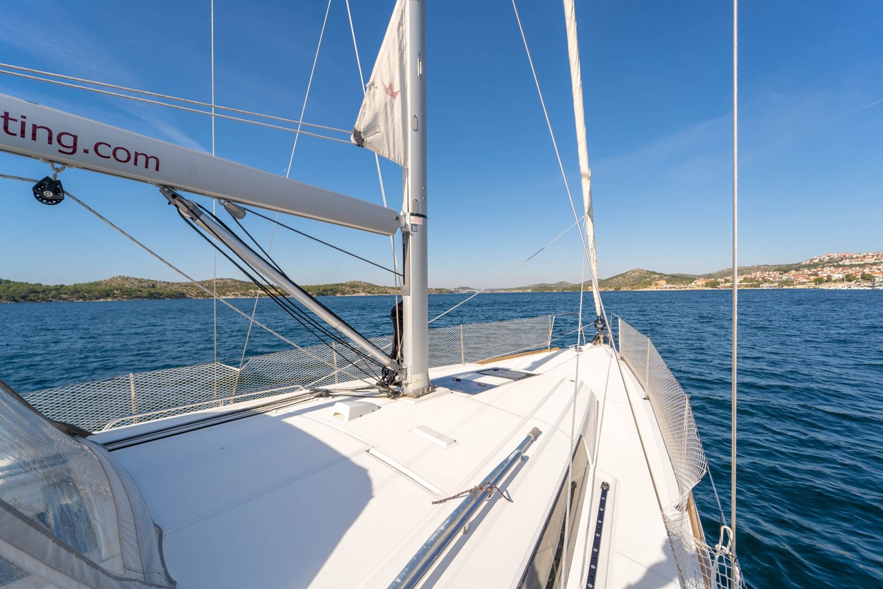 Oceanis 38, Aphrodite  | Yacht Charter Croatia