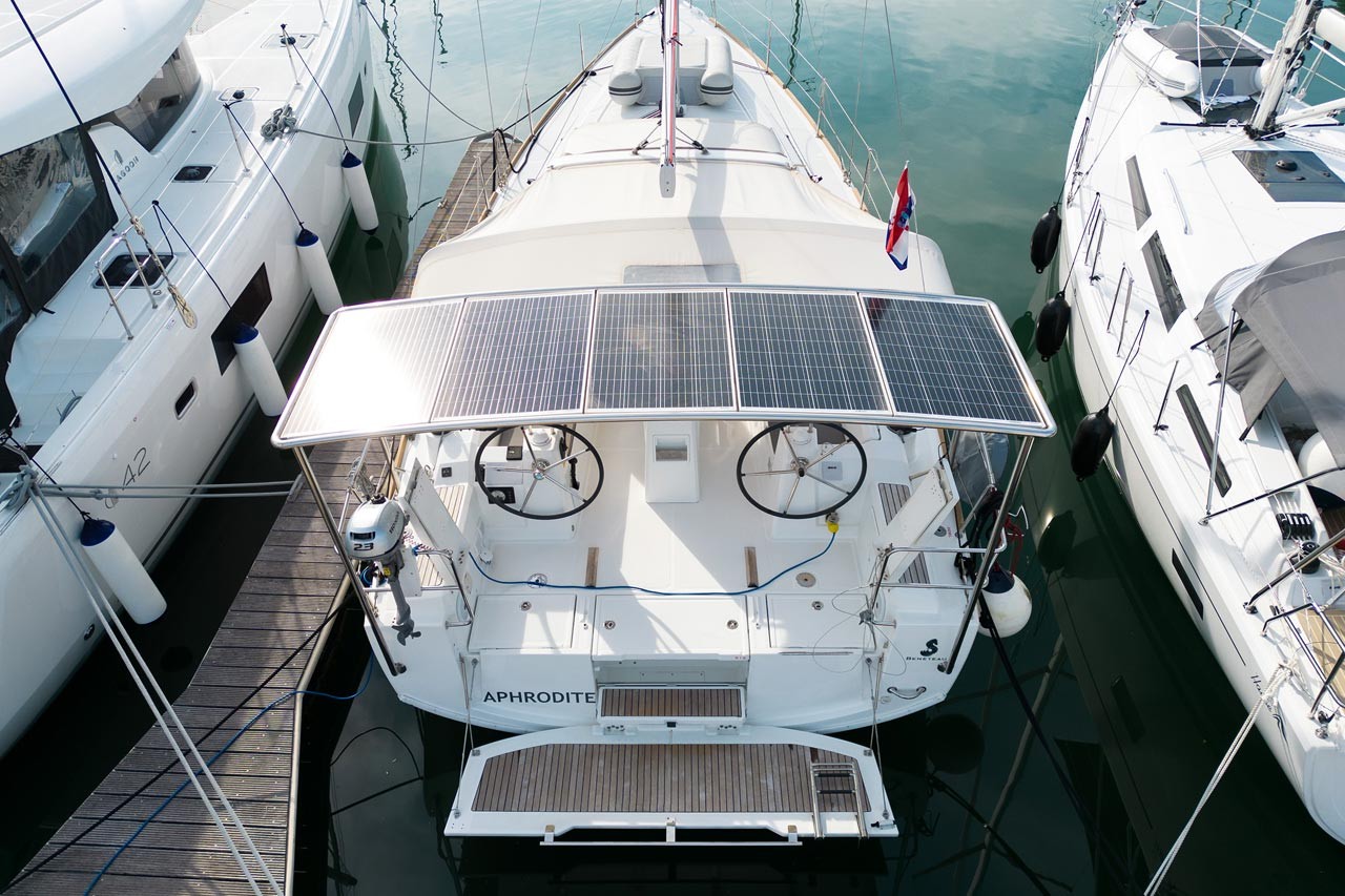 Oceanis 38, Aphrodite  | Yacht Charter Croatia