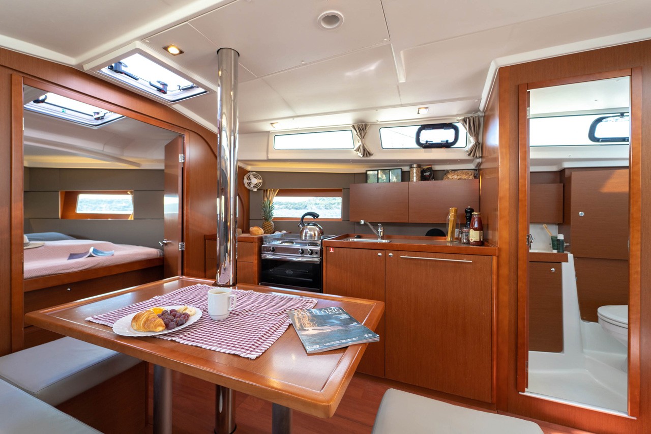 Oceanis 38, Aphrodite  | Yacht Charter Croatia