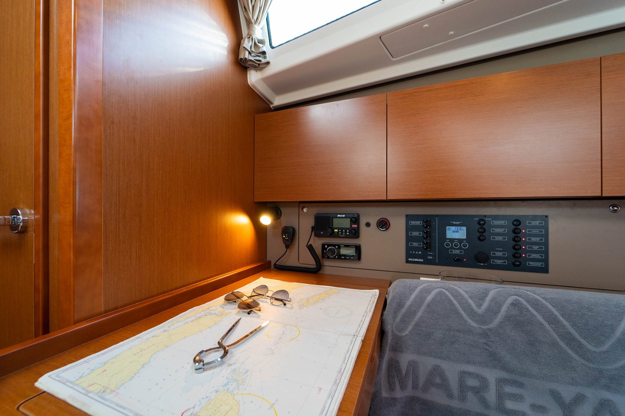 Oceanis 38, Aphrodite  | Yacht Charter Croatia