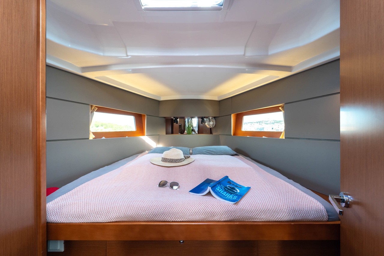 Oceanis 38, Aphrodite  | Yacht Charter Croatia