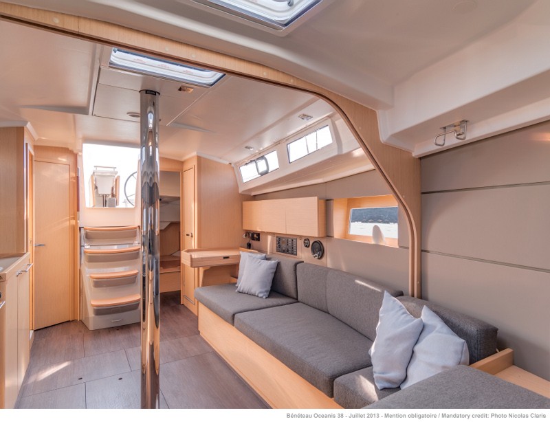 Oceanis 38, Martine | Yacht Charter Croatia