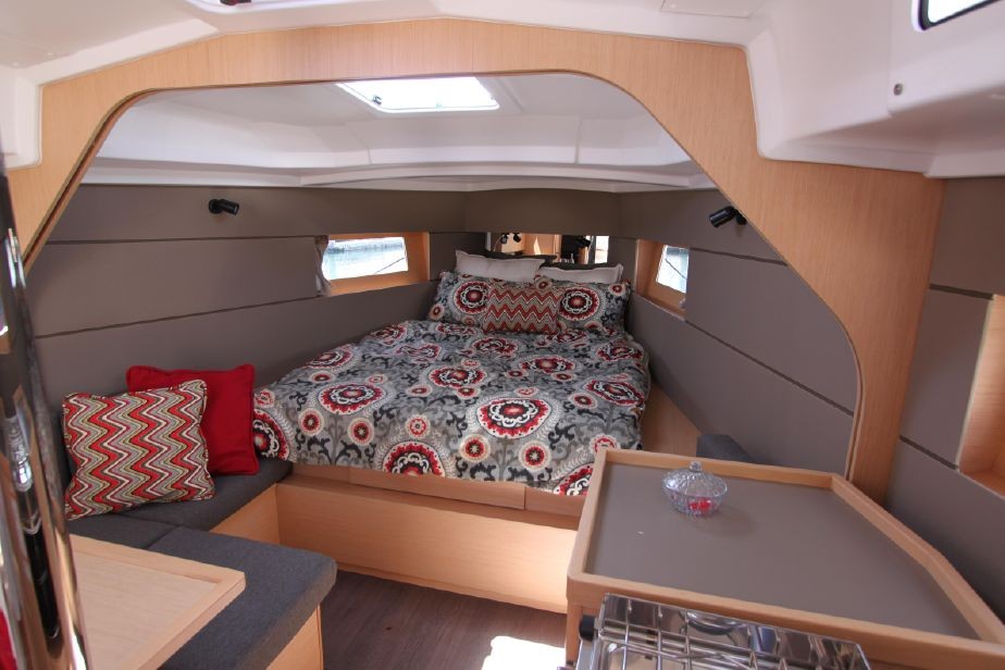 Oceanis 38, Martine | Yacht Charter Croatia
