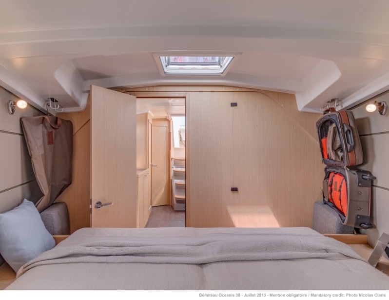 Oceanis 38, Martine | Yacht Charter Croatia
