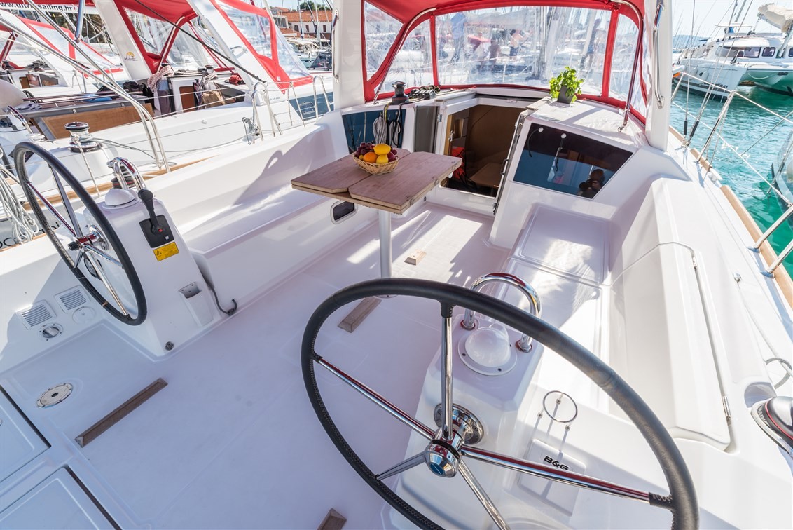 Oceanis 38, Rusalka | Yacht Charter Croatia