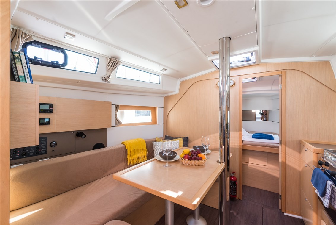 Oceanis 38, Rusalka | Yacht Charter Croatia