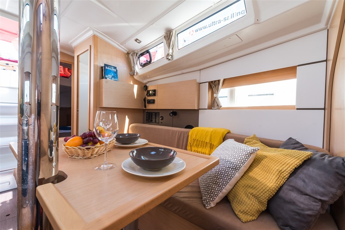 Oceanis 38, Rusalka | Yacht Charter Croatia