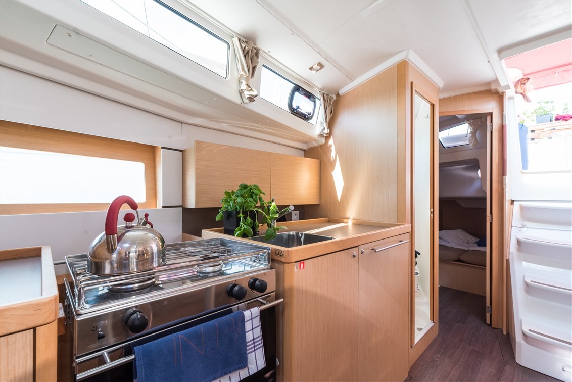 Oceanis 38, Rusalka | Yacht Charter Croatia