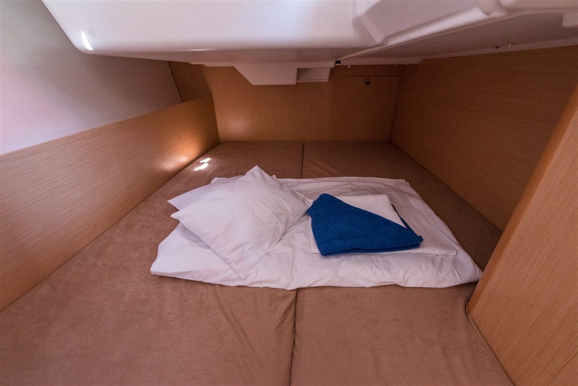 Oceanis 38, Rusalka | Yacht Charter Croatia