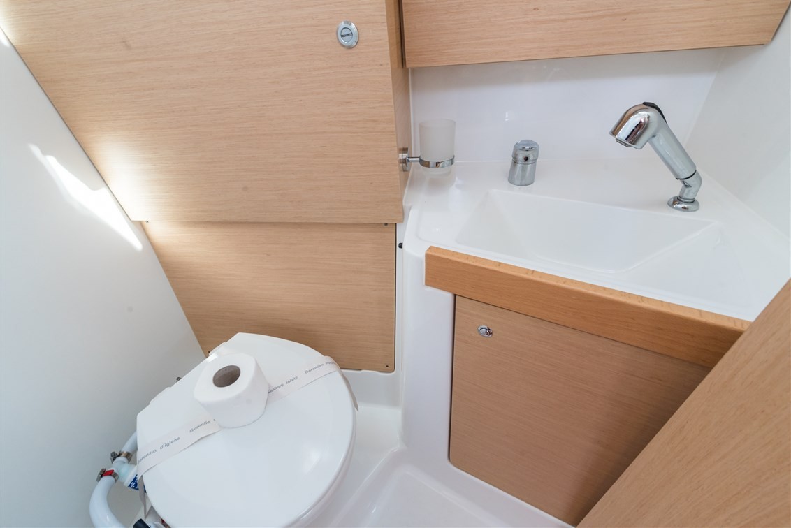 Oceanis 38, Rusalka | Yacht Charter Croatia