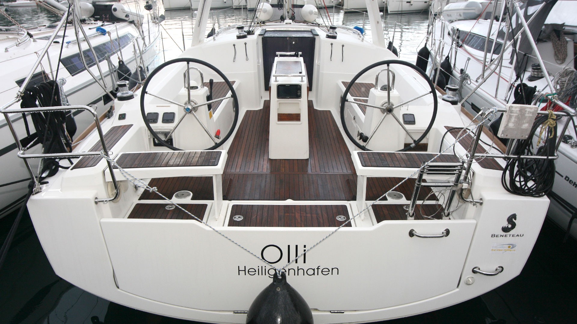 Oceanis 38, Olli | Yacht Charter Croatia