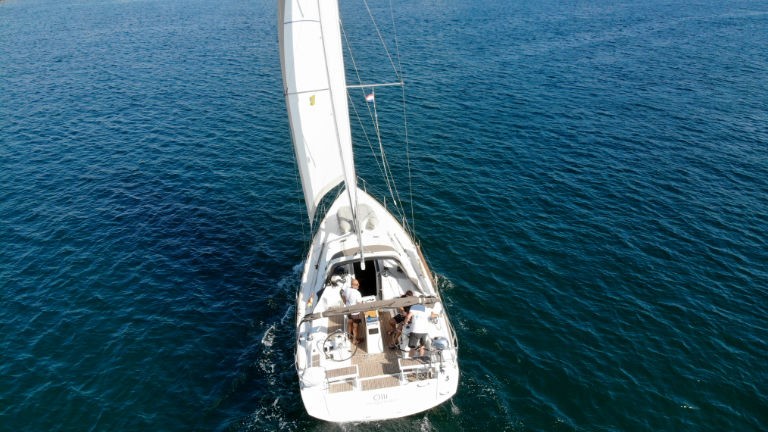 Oceanis 38, Olli | Yacht Charter Croatia