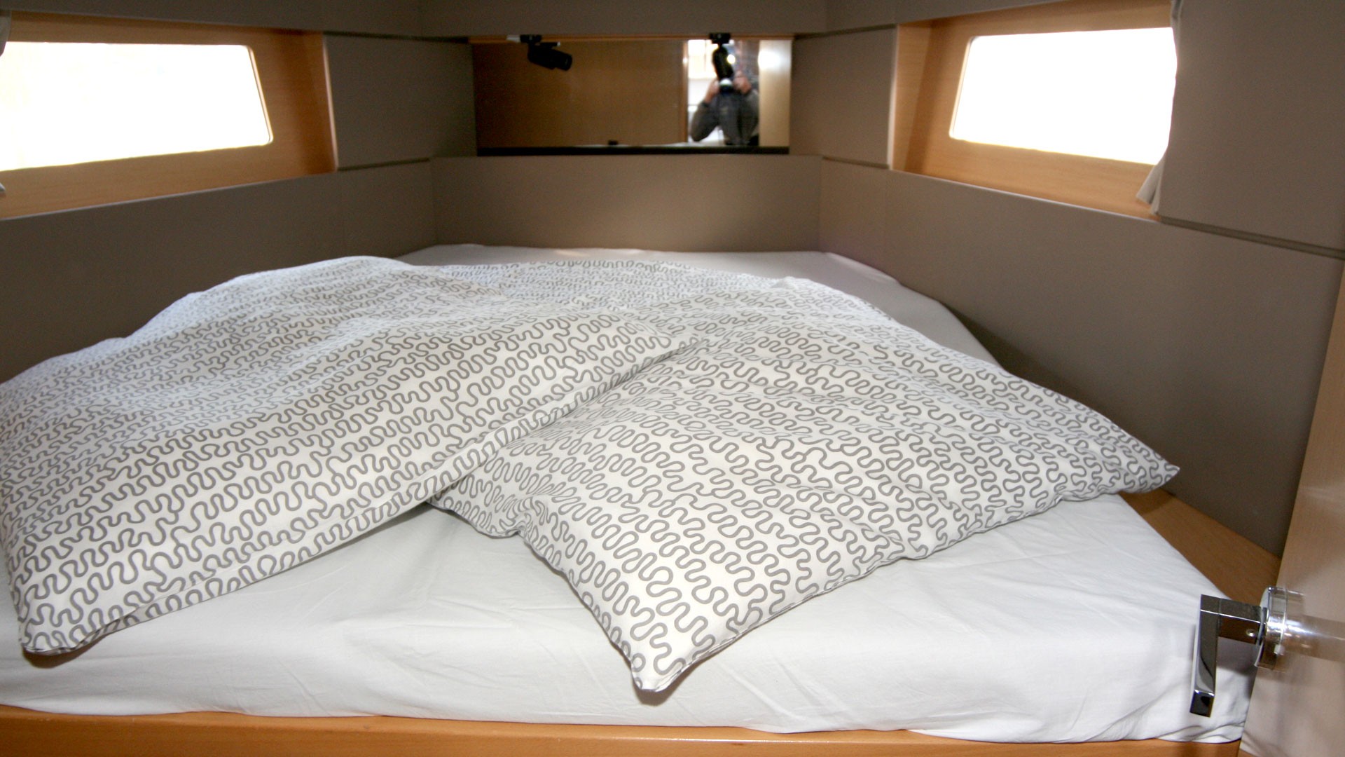 Oceanis 38, Olli | Yacht Charter Croatia