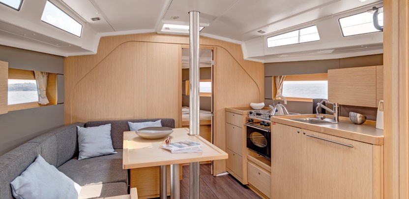 Oceanis 38.1, MODENA | Yacht Charter Croatia