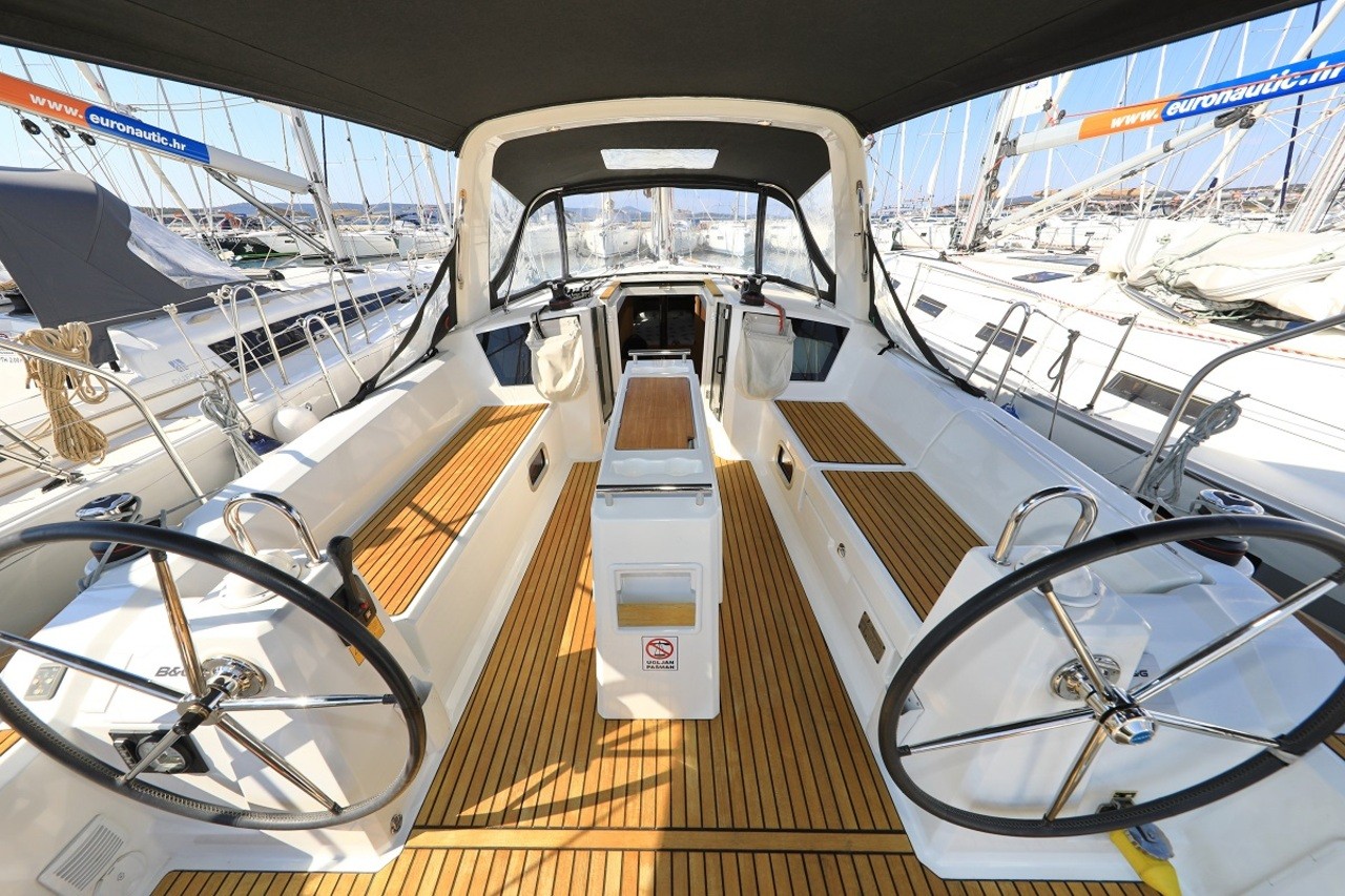 Oceanis 38.1, Reya | Yacht Charter Croatia