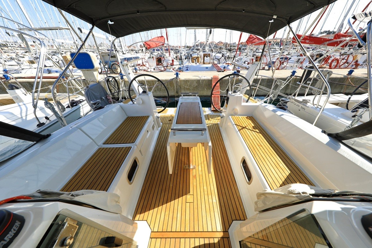 Oceanis 38.1, Reya | Yacht Charter Croatia