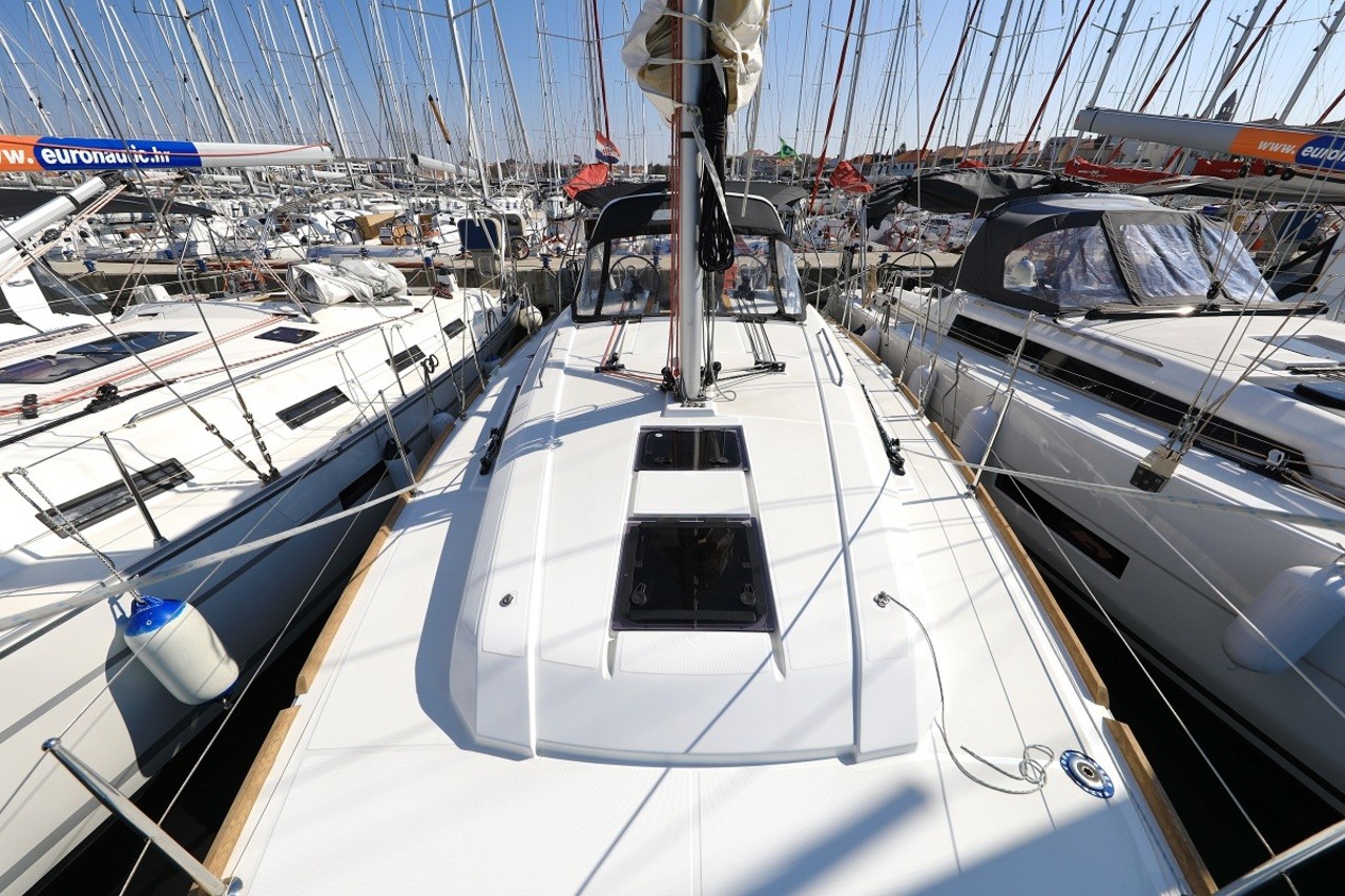 Oceanis 38.1, Reya | Yacht Charter Croatia