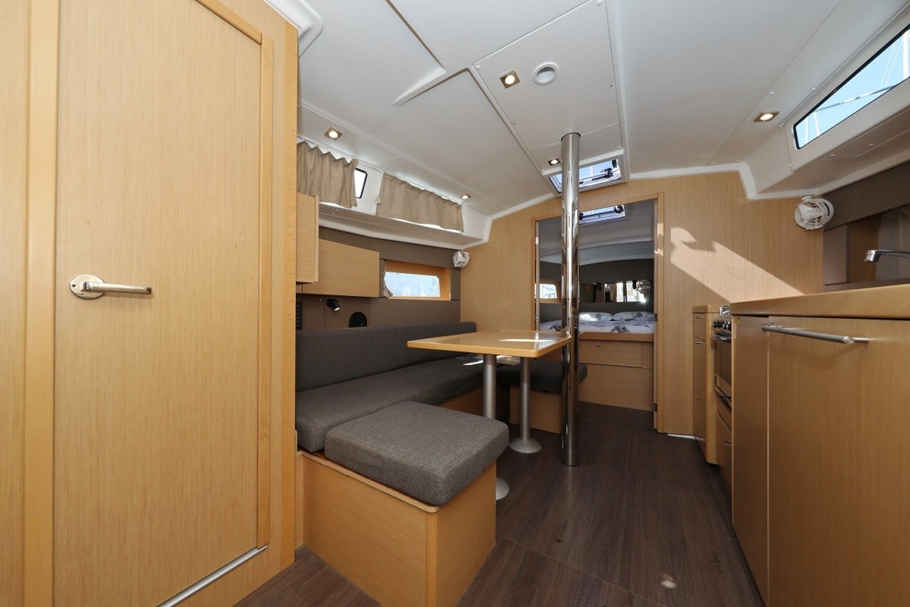 Oceanis 38.1, Reya | Yacht Charter Croatia