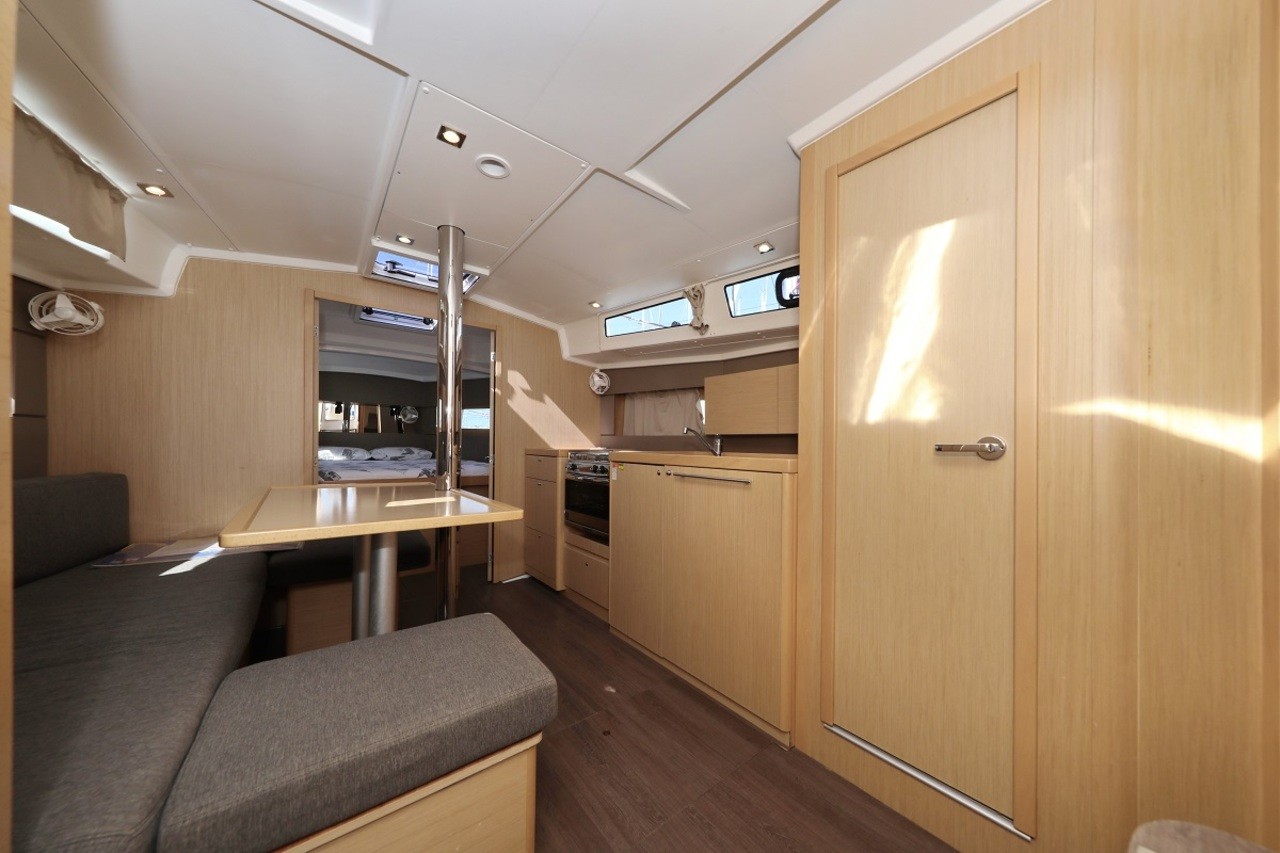 Oceanis 38.1, Reya | Yacht Charter Croatia