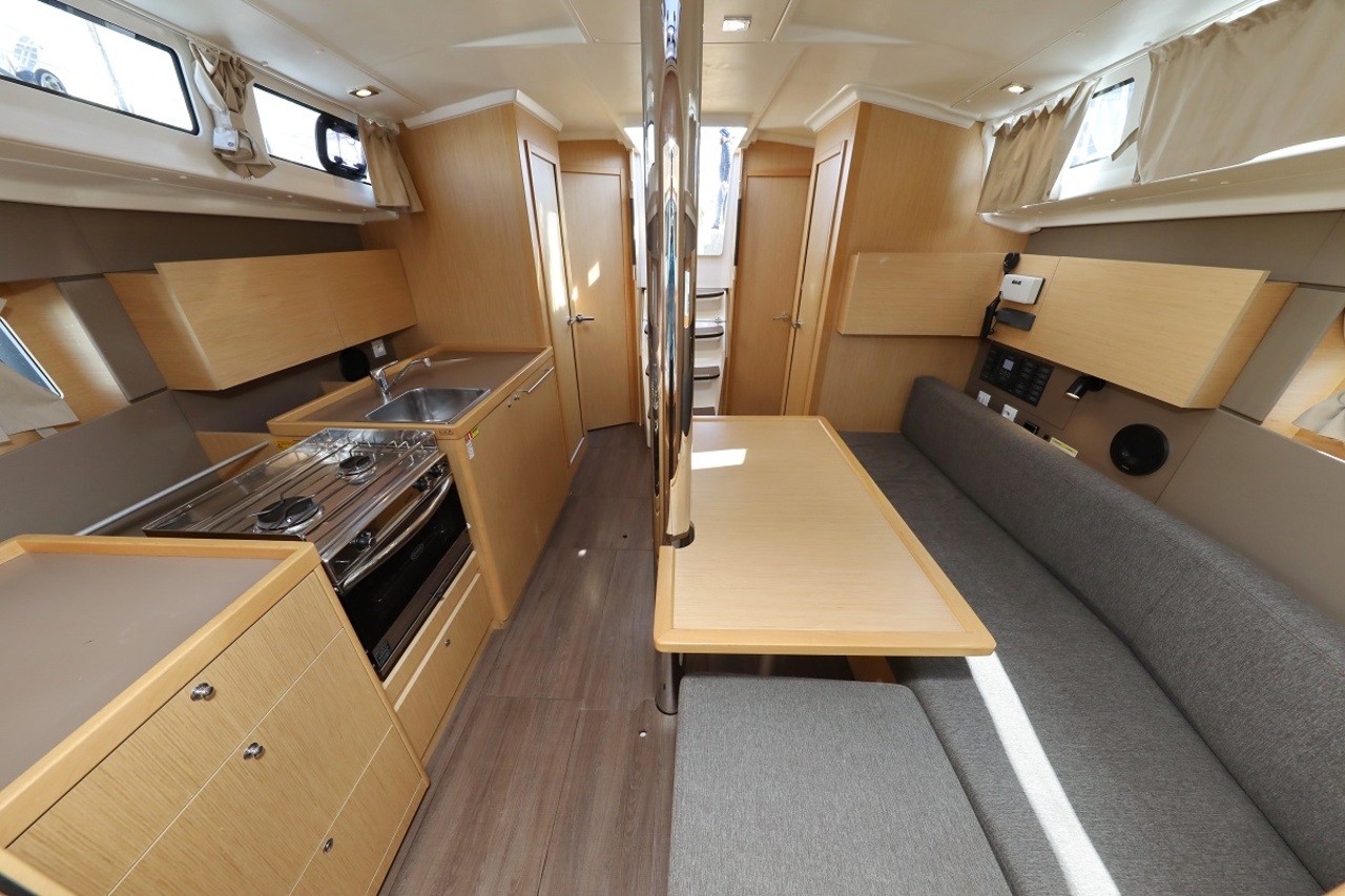 Oceanis 38.1, Reya | Yacht Charter Croatia