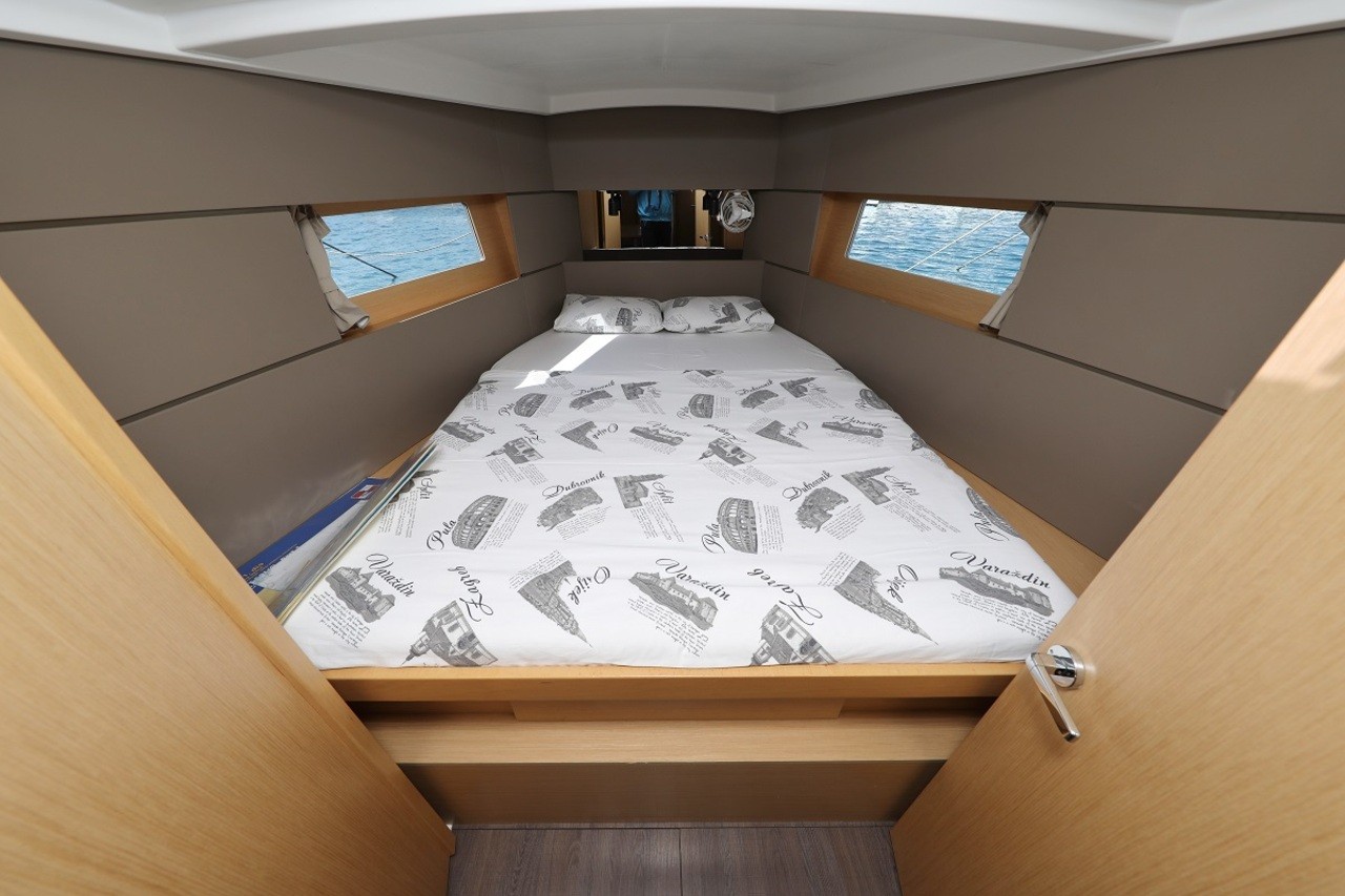 Oceanis 38.1, Reya | Yacht Charter Croatia