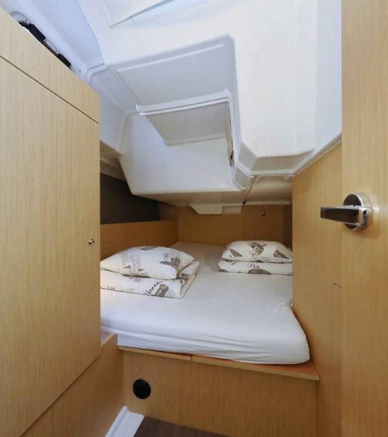 Oceanis 38.1, Reya | Yacht Charter Croatia
