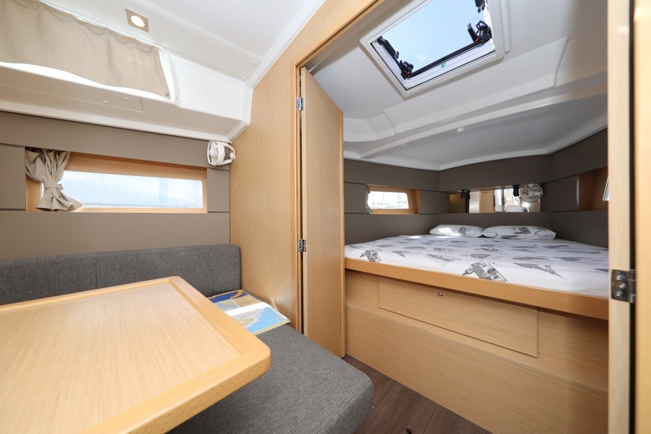 Oceanis 38.1, Reya | Yacht Charter Croatia
