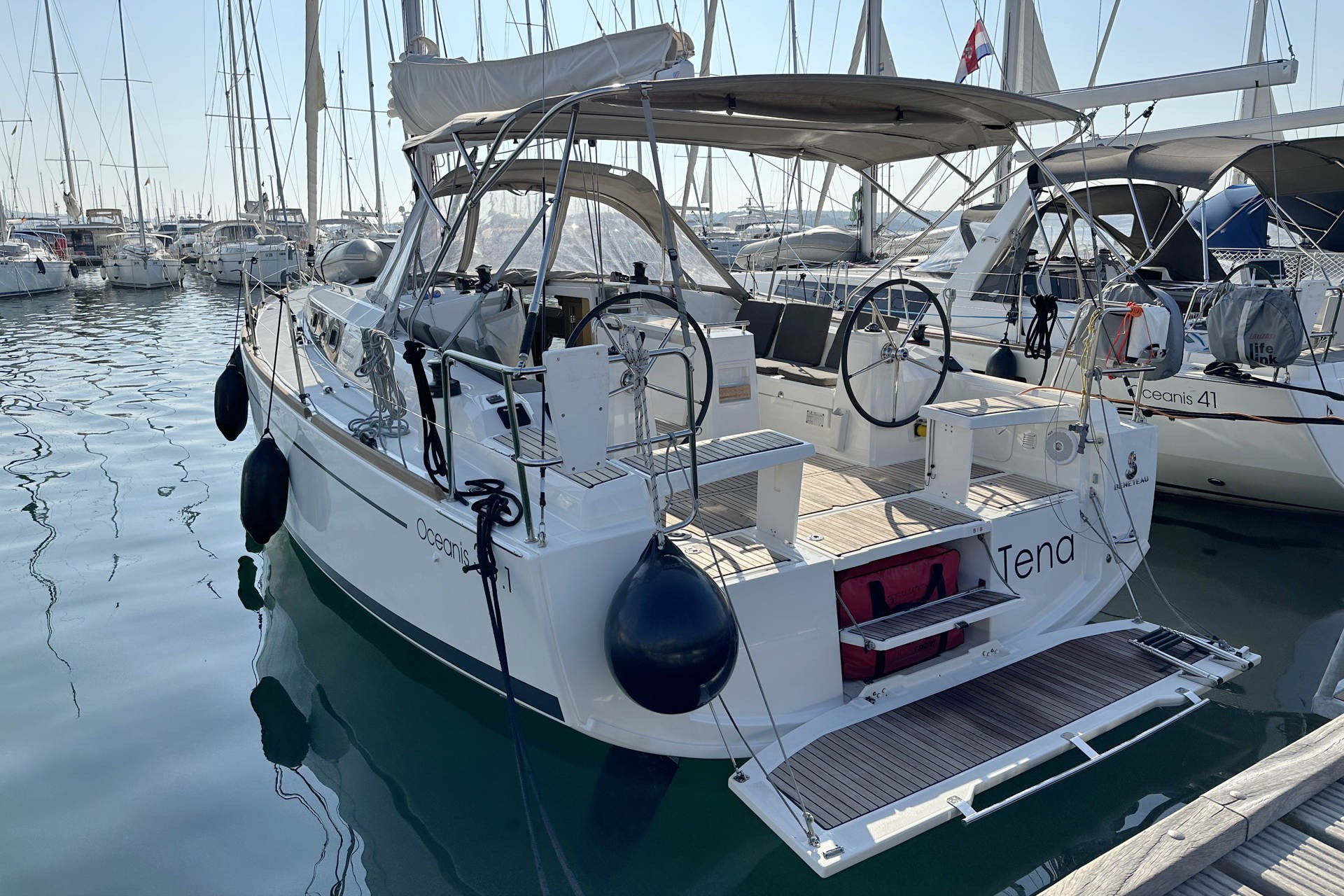 Oceanis 38.1, Tena | Yacht Charter Croatia