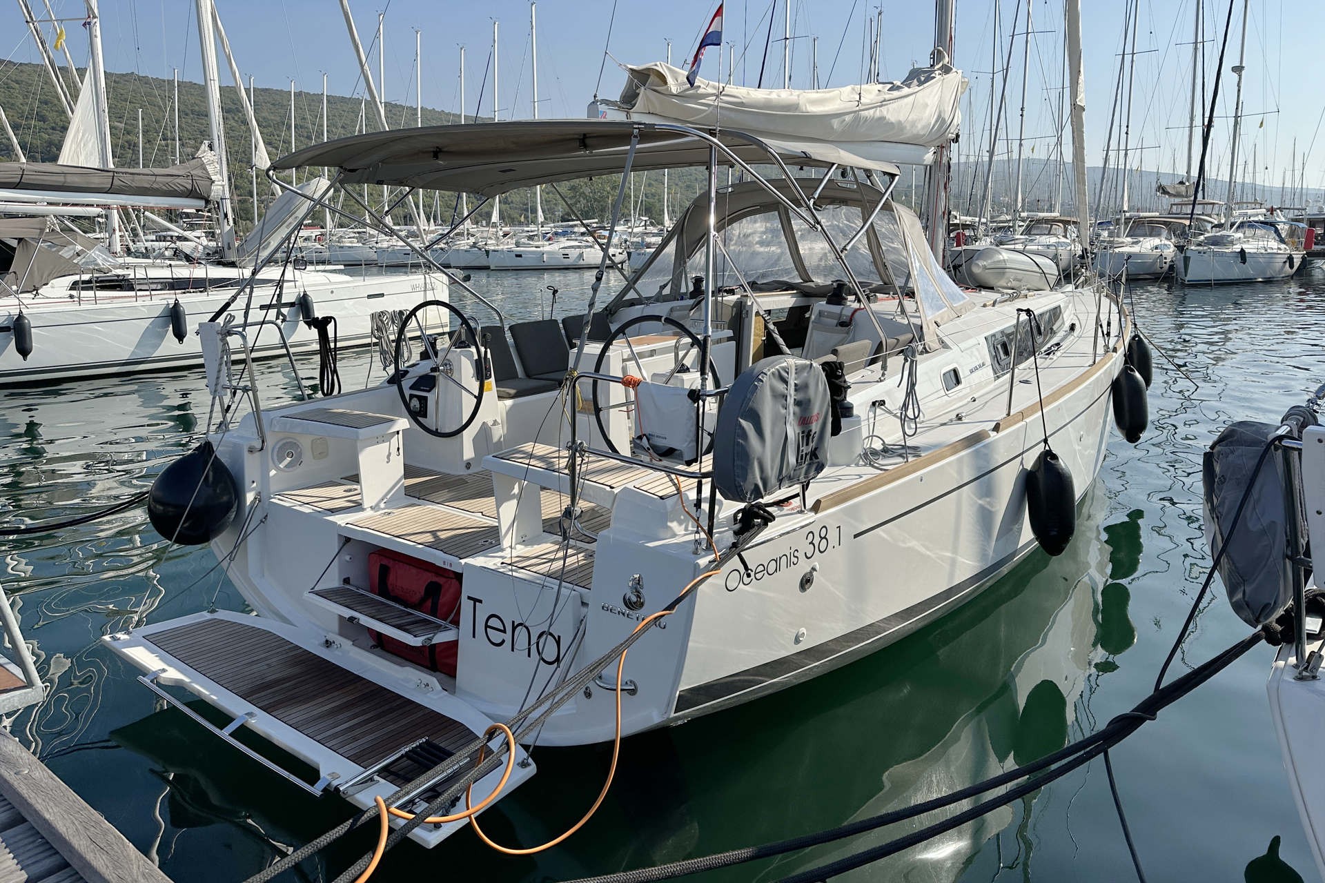 Oceanis 38.1, Tena | Yacht Charter Croatia