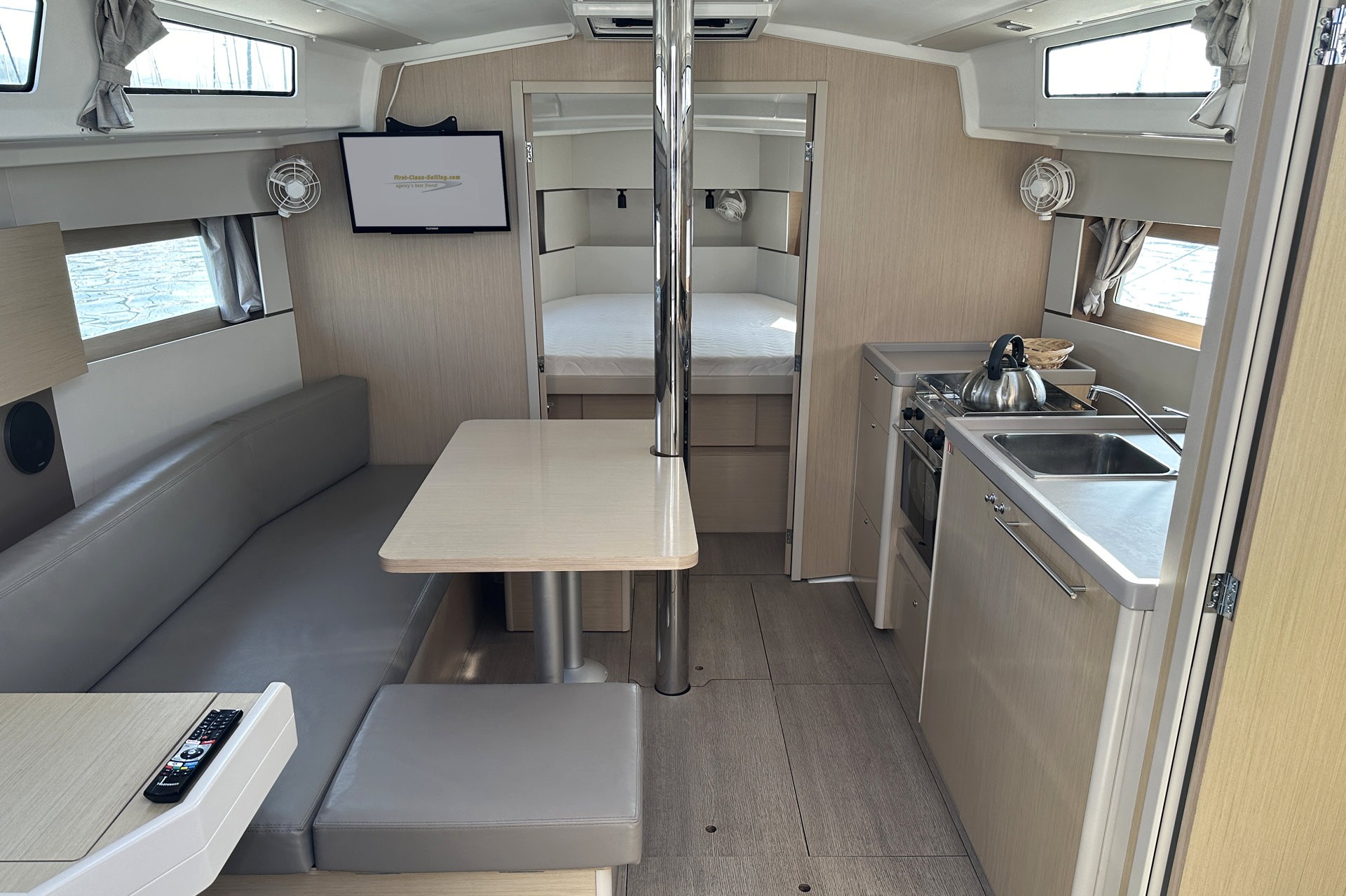Oceanis 38.1, Tena | Yacht Charter Croatia