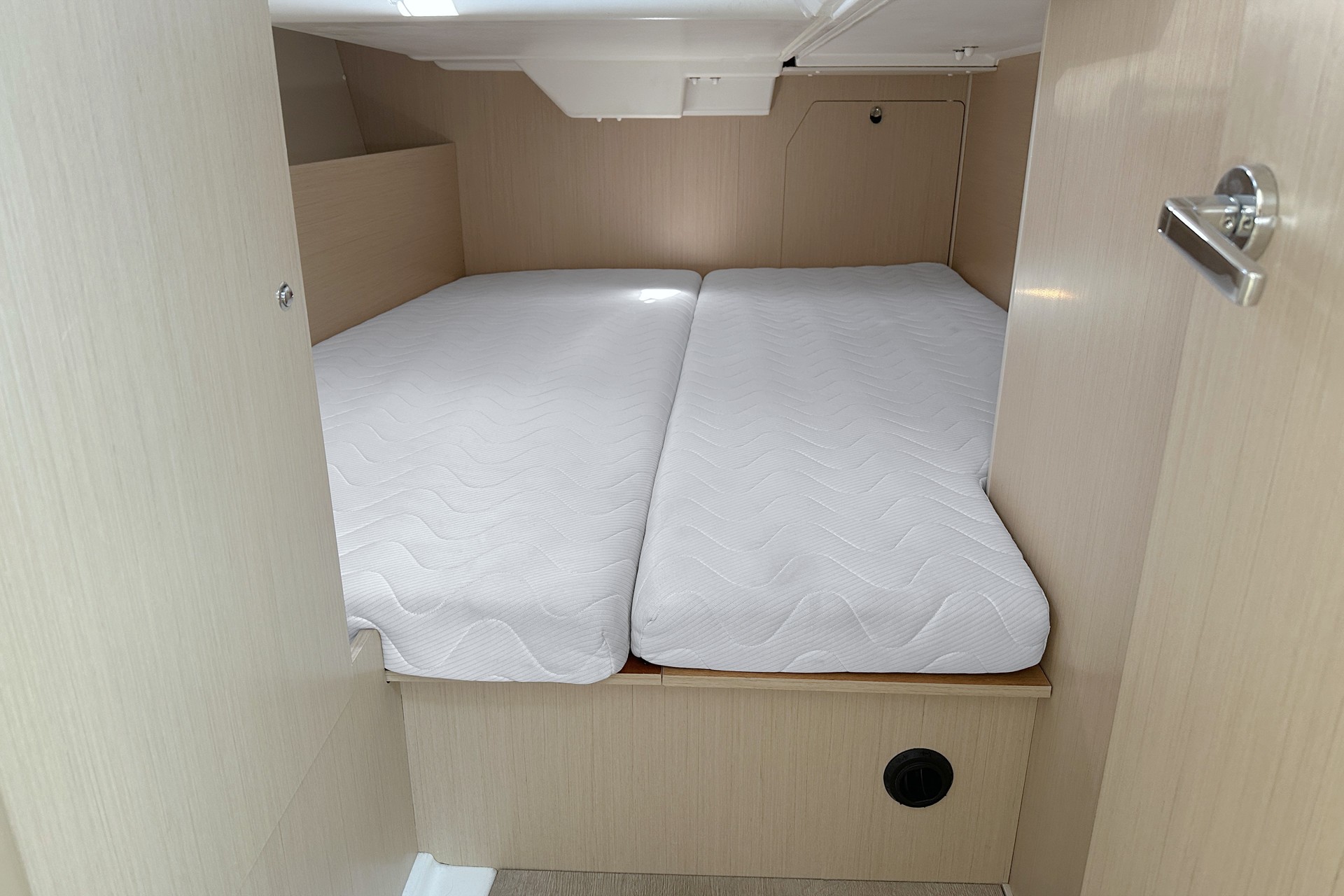 Oceanis 38.1, Tena | Yacht Charter Croatia