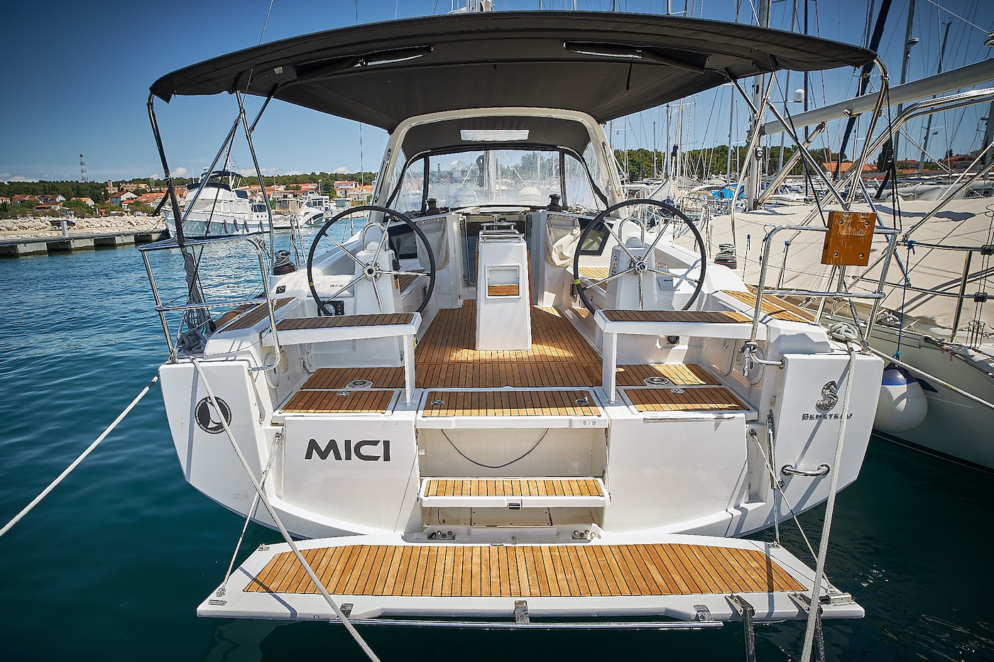 Oceanis 38.1, Mici | Yachtcharter Kroatien