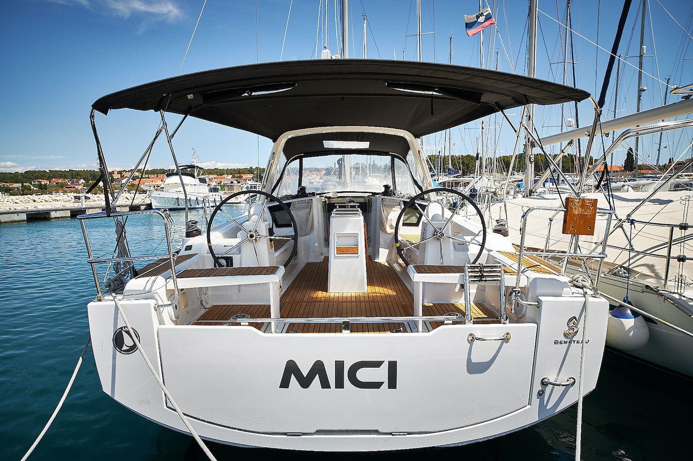Oceanis 38.1, Mici | Yachtcharter Kroatien