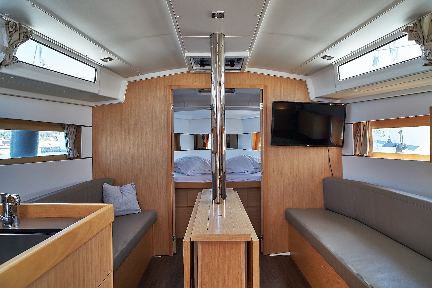 Oceanis 38.1, Mici | Yachtcharter Kroatien