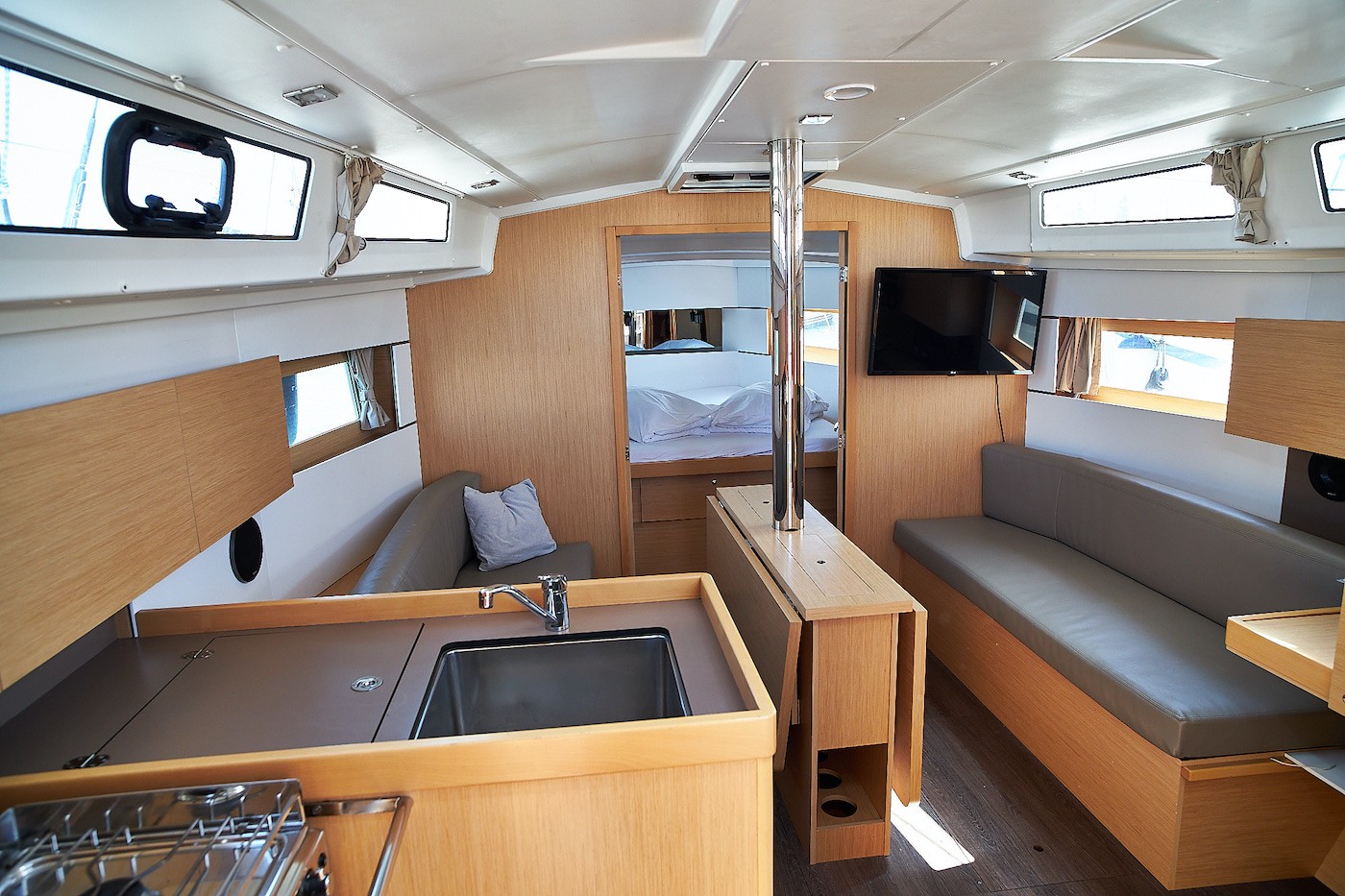 Oceanis 38.1, Mici | Yachtcharter Kroatien