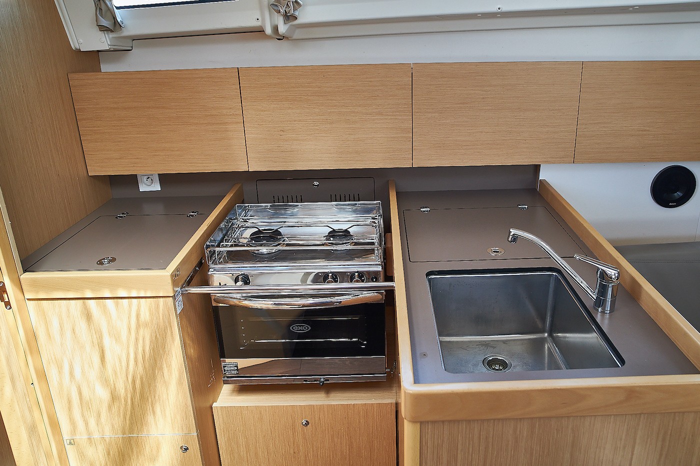 Oceanis 38.1, Mici | Yachtcharter Kroatien