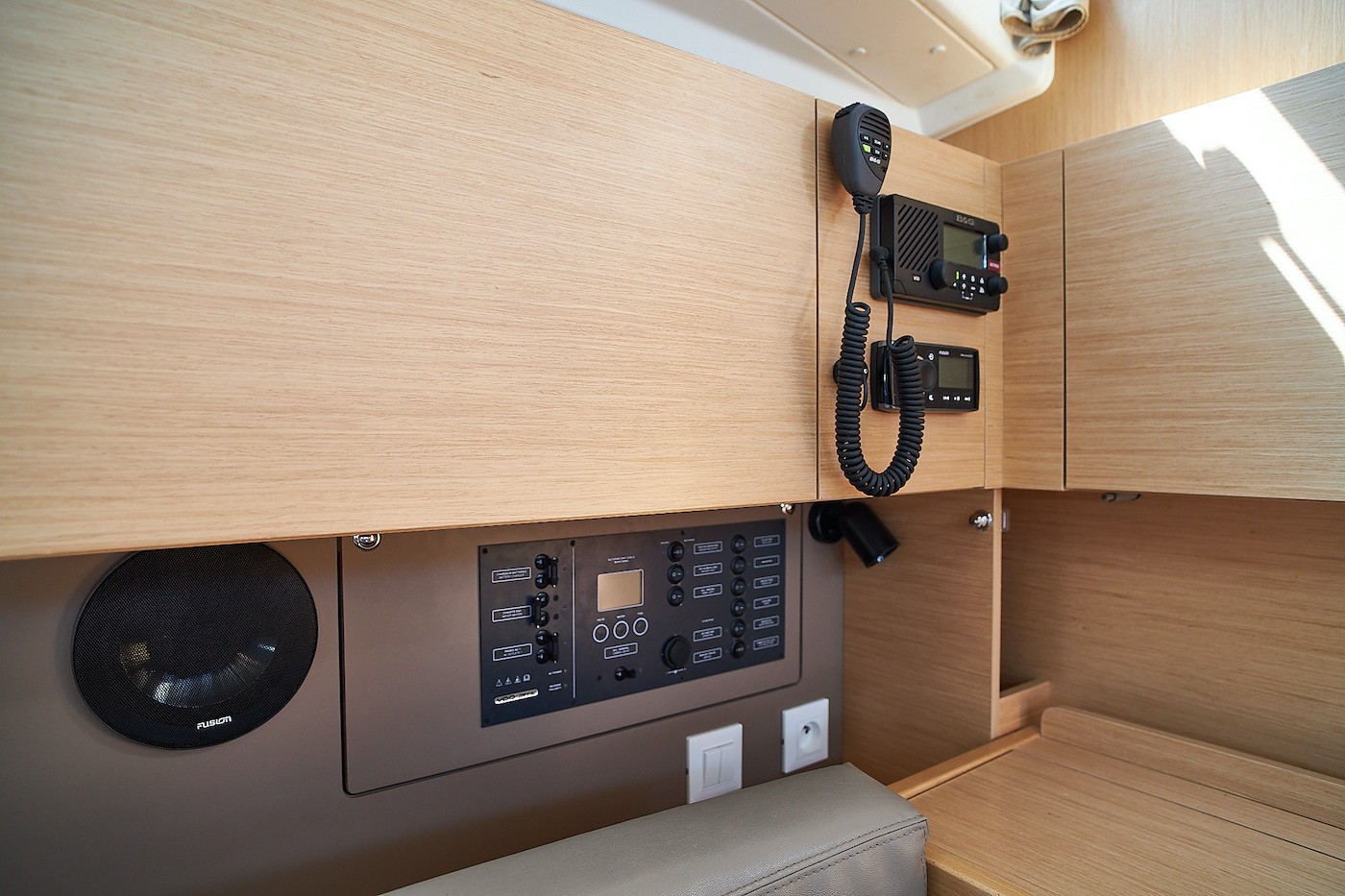Oceanis 38.1, Mici | Yachtcharter Kroatien