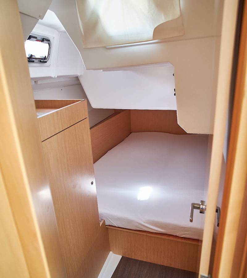 Oceanis 38.1, Mici | Yacht Charter Croatia
