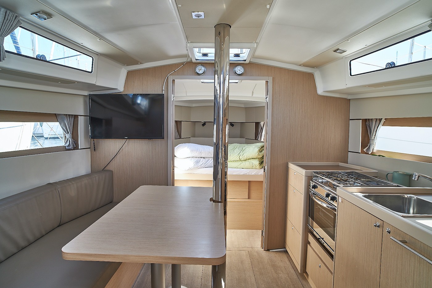 Oceanis 38.1, La Rose | Yacht Charter Croatia