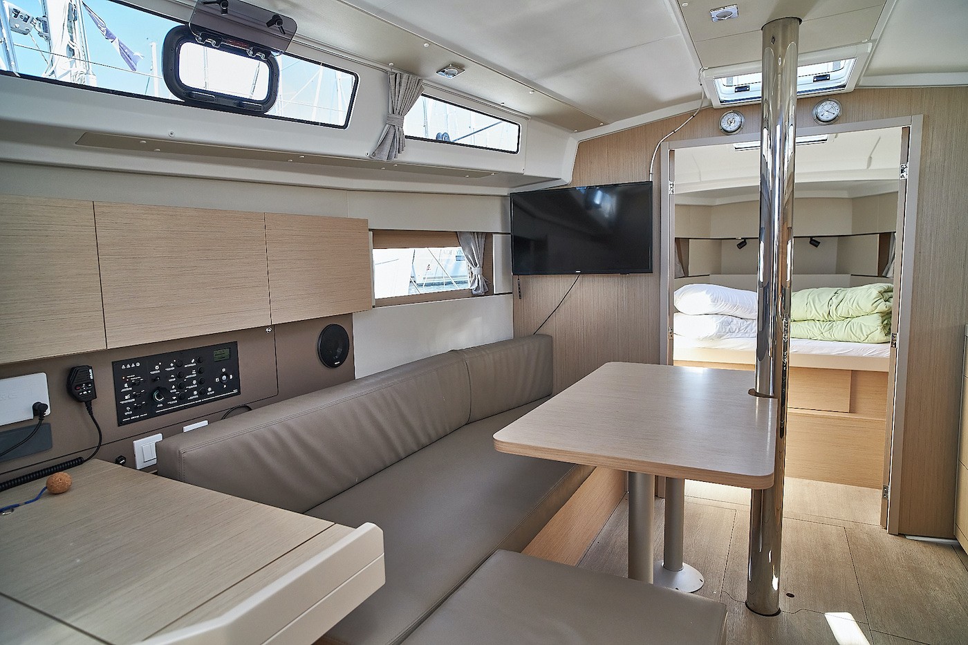 Oceanis 38.1, La Rose | Yacht Charter Croatia