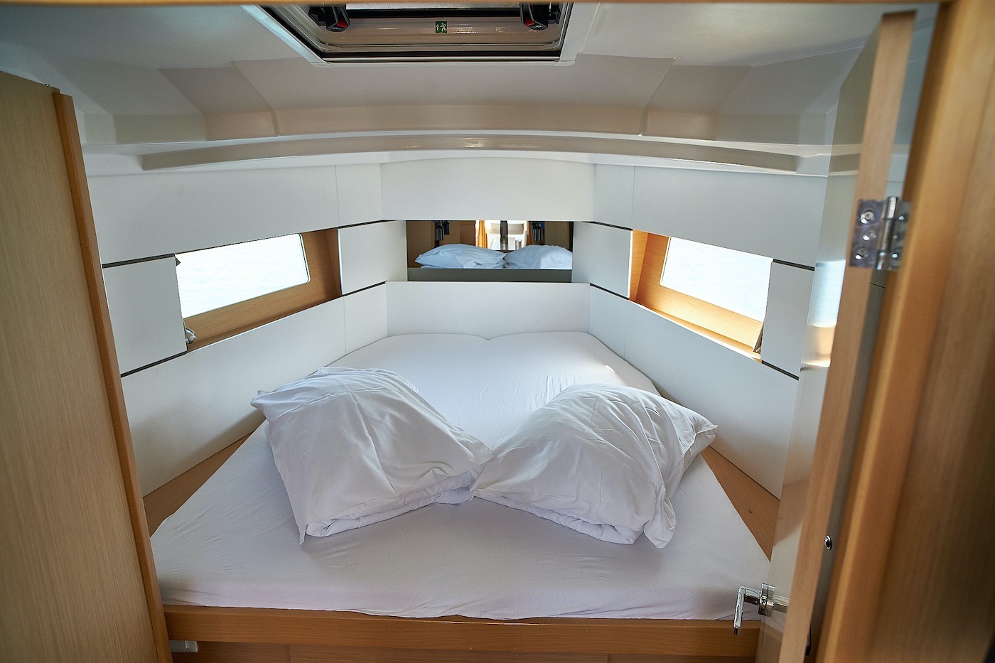 Oceanis 38.1, La Rose | Yacht Charter Croatia