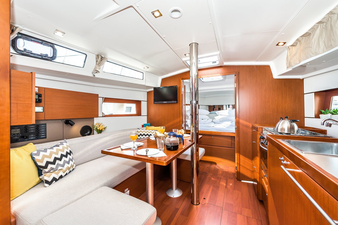 Oceanis 38.1, Gang of Four | Yacht Charter Croatia