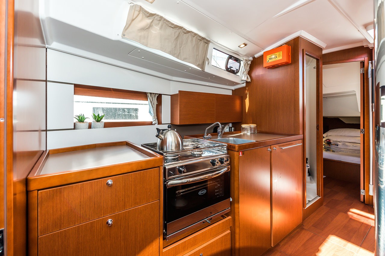 Oceanis 38.1, Gang of Four | Yacht Charter Croatia