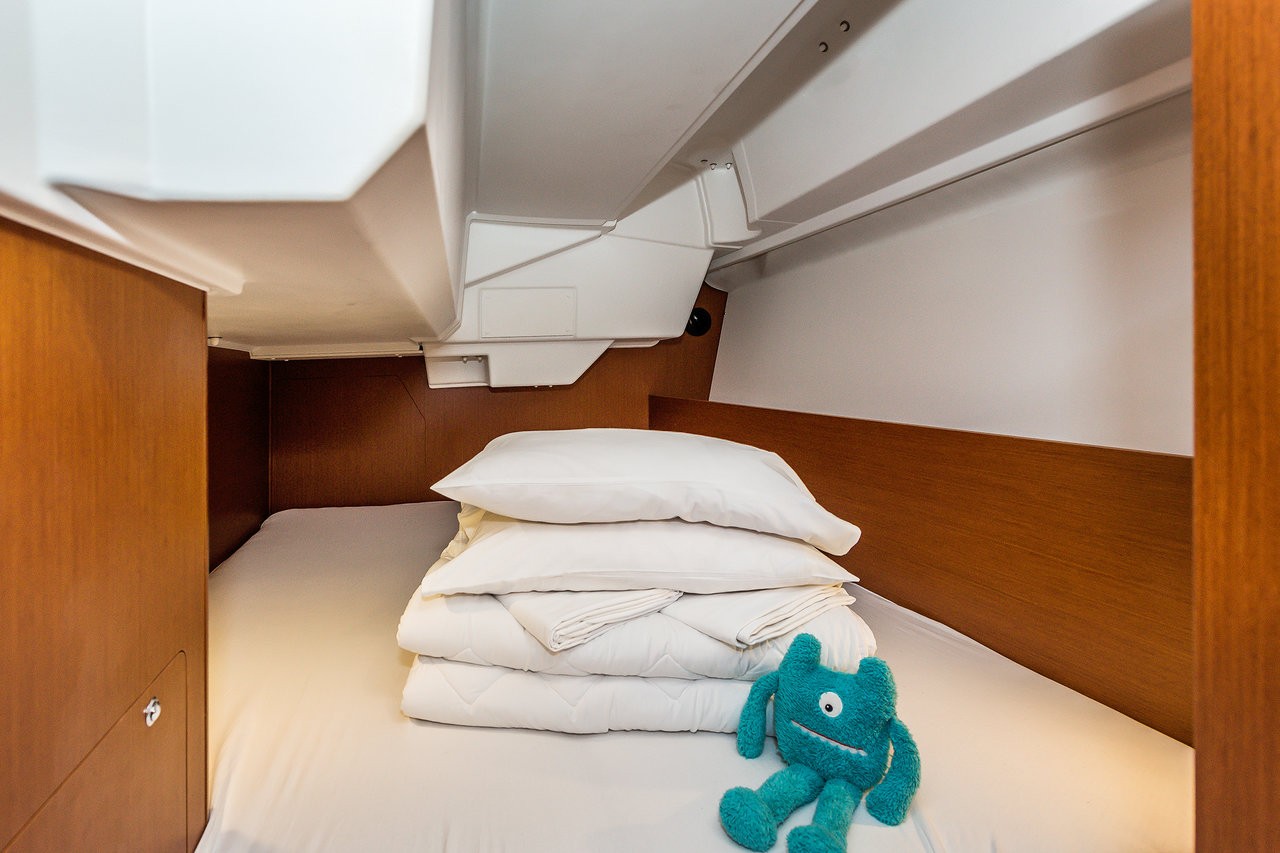 Oceanis 38.1, Prodigy | Yacht Charter Croatia