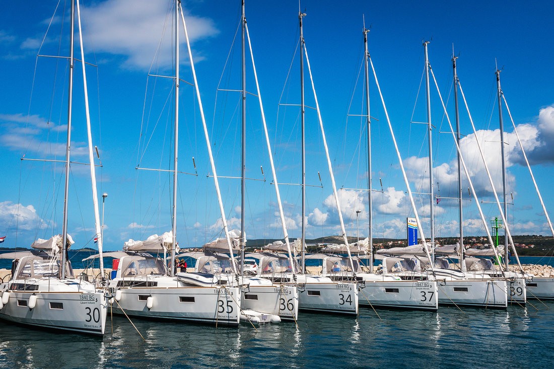 Oceanis 38.1, Simple Minds | Yacht Charter Croatia