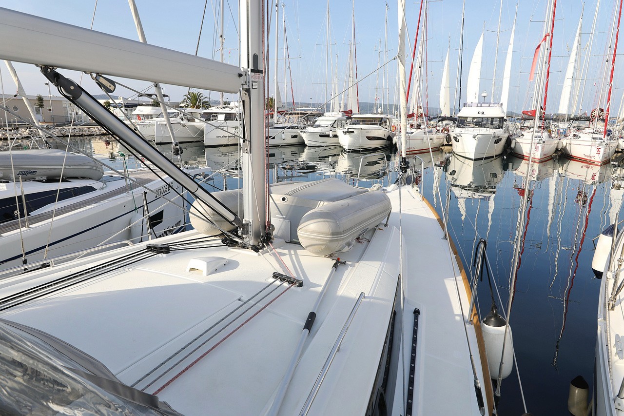 Oceanis 38.1, Angel07 | Yacht Charter Croatia