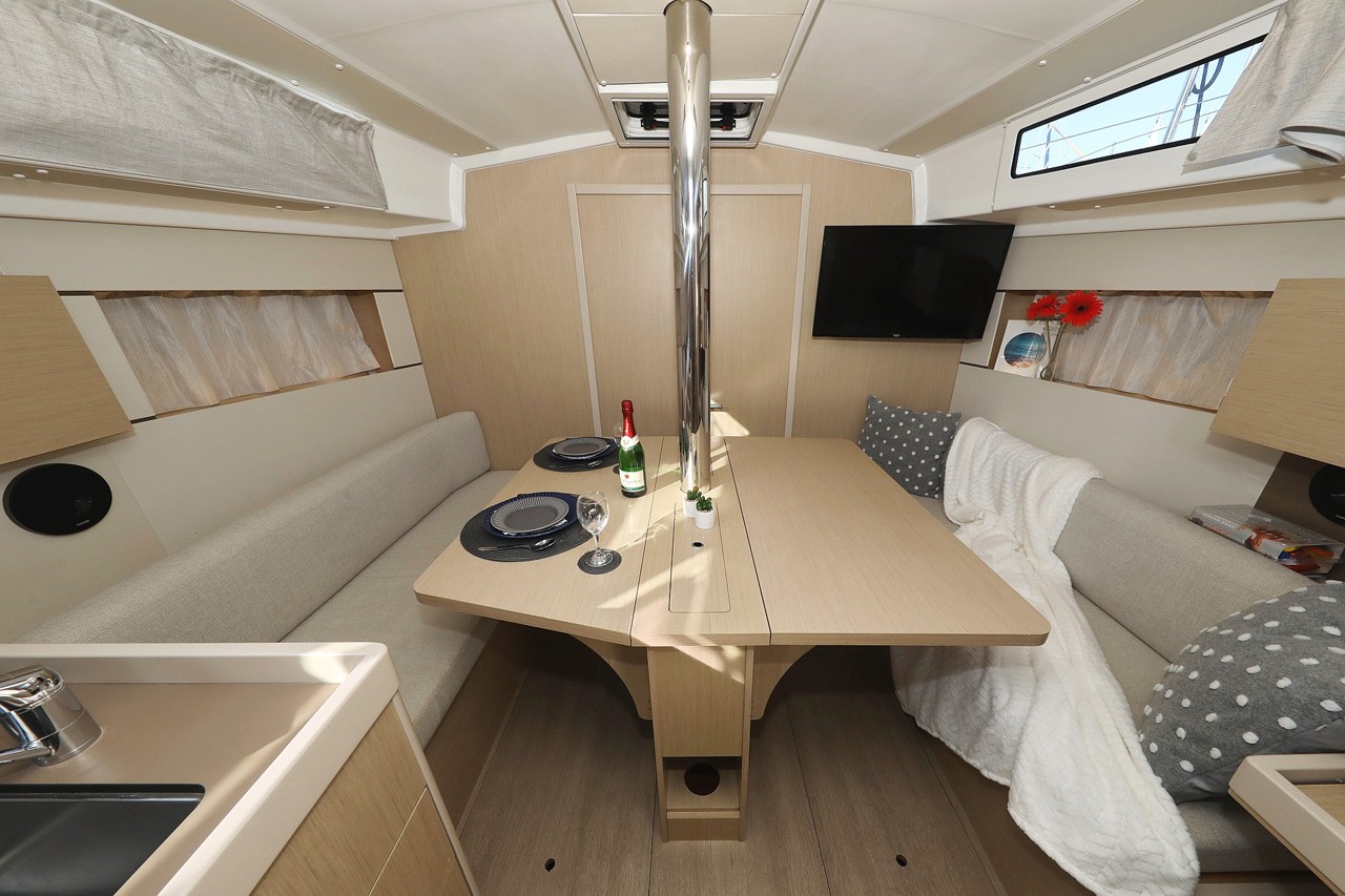 Oceanis 38.1, Angel07 | Yacht Charter Croatia
