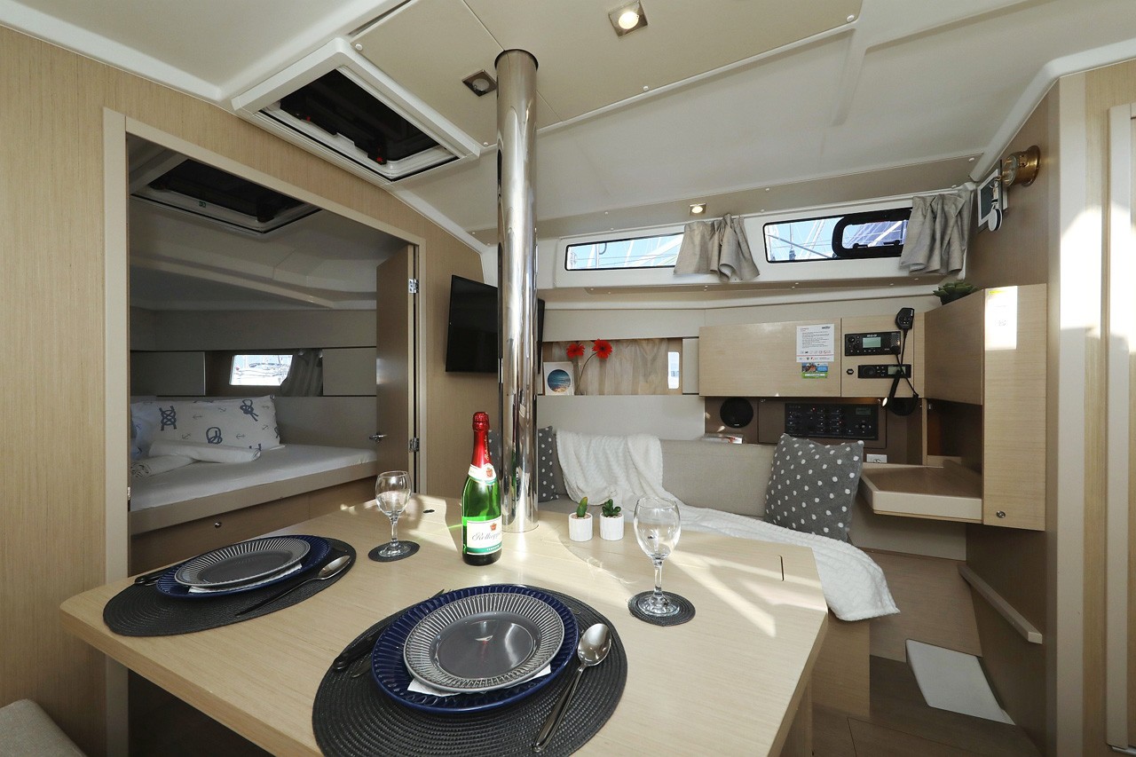Oceanis 38.1, Angel07 | Yacht Charter Croatia