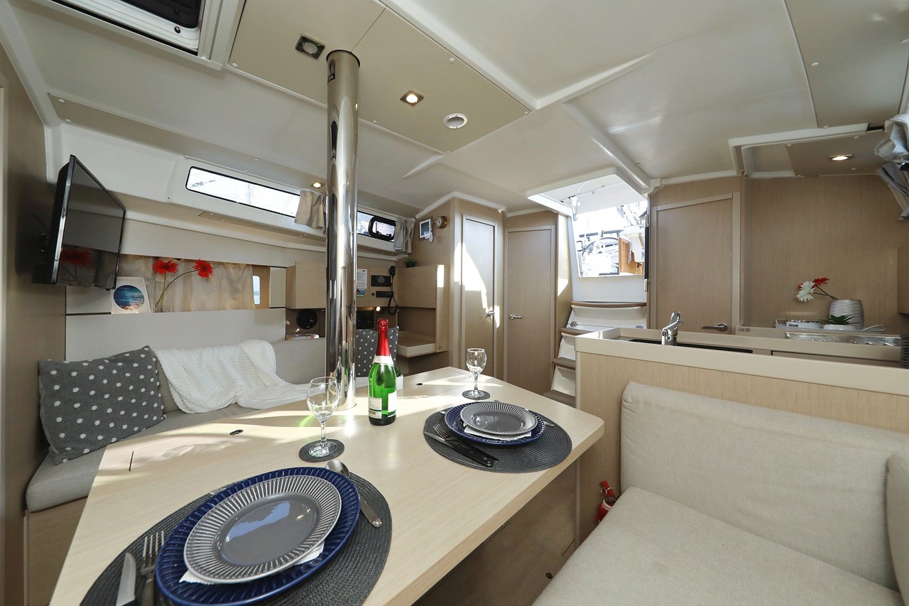 Oceanis 38.1, Angel07 | Yacht Charter Croatia