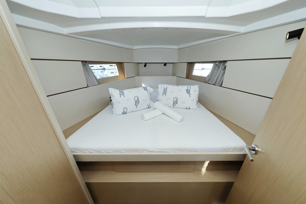 Oceanis 38.1, Angel07 | Yacht Charter Croatia
